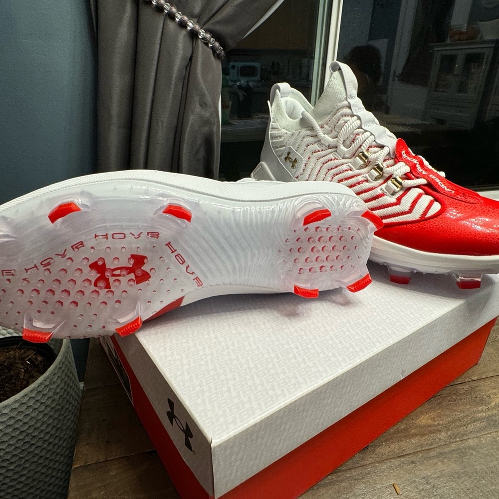 Brand new with box. Under armor Harper 9 Pro TPU clears